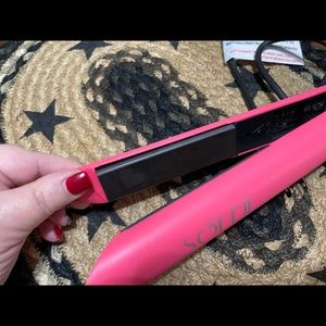 Soleil Flat Iron! New! Never used! $75 retails for over $225. Hot pink in color!